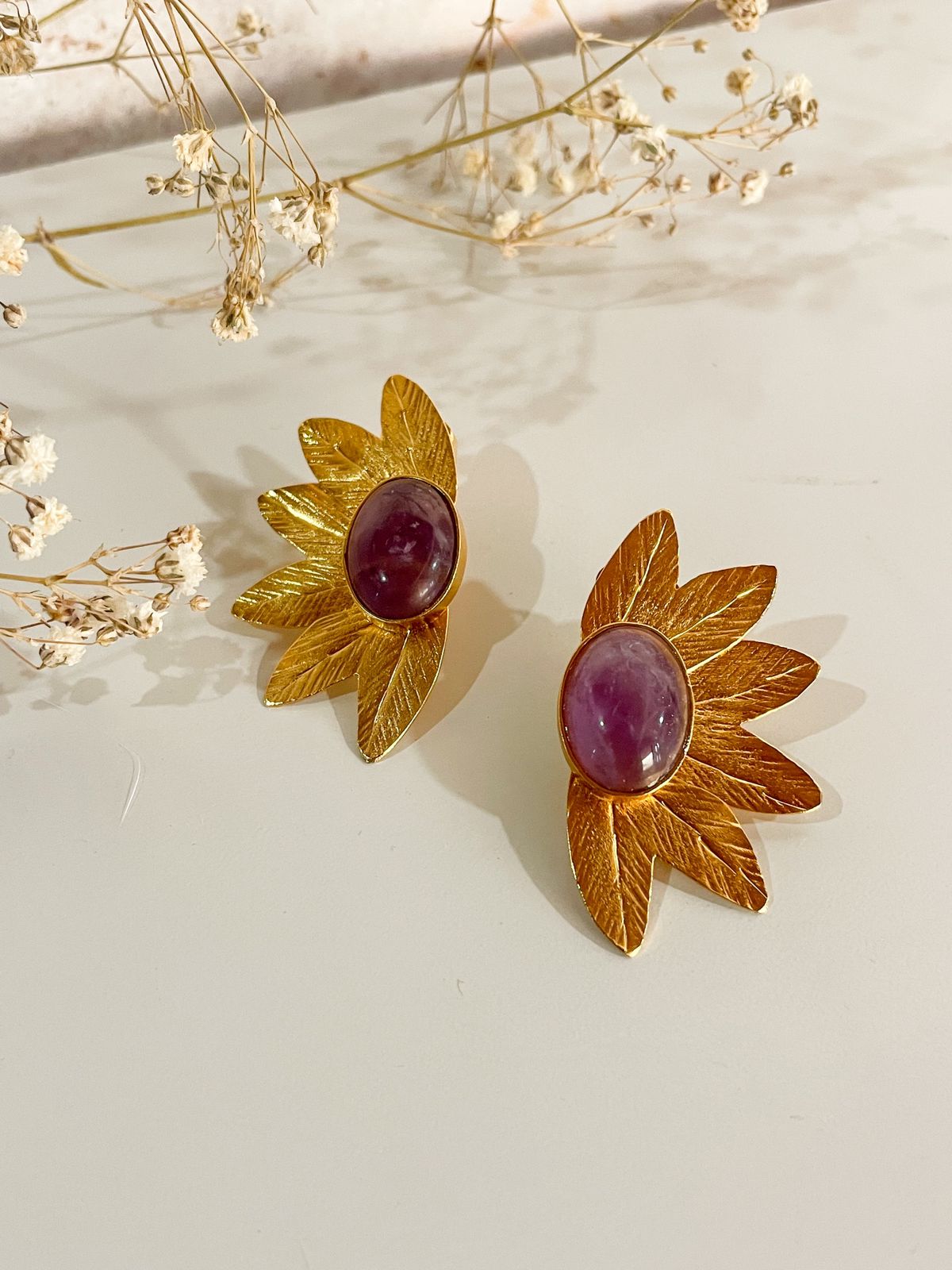 WhatsApp Image 2023-11-15 at 8.16.08 PM (1) Aretes Amara amatista ovalado - Imagen 1