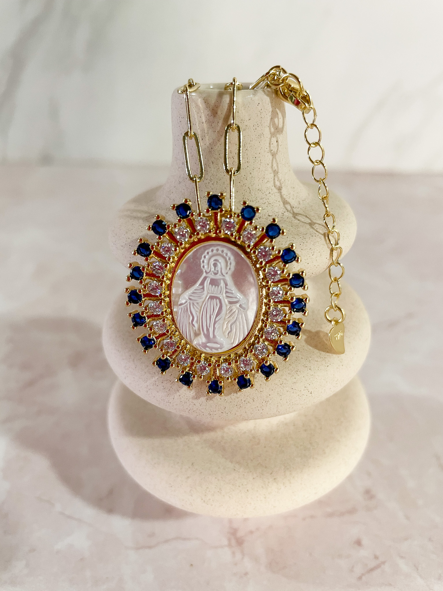 IMG_8589 Collar de la Virgen Milagrosa circonias con borde azul - Imagen 1