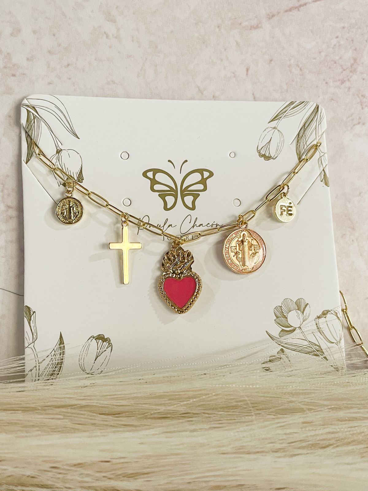 Imagen de WhatsApp 2024-07-21 a las 23.39.45_4187e7d9 Collar de corazon y San Benito rosado - Imagen 1