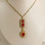 Collar Corazon detente pequeño con escapulario rojo