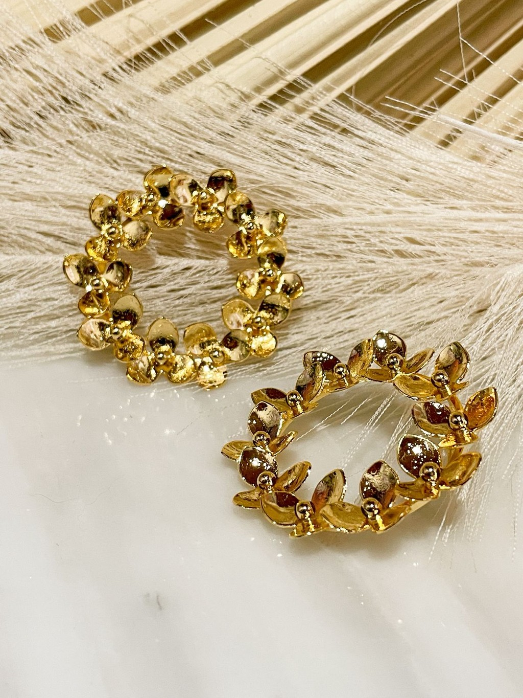 483-019a55ed-0352-7560-baf6-51222621d34d.jpg Aretes corona de flores - Imagen 1