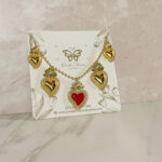 Collar corazones y corazon rojo