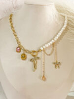 Collar lazos y perlas rosa - Imagen 2