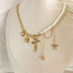 Collar lazos y perlas rosa