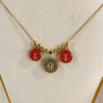 Collar escudo de fe rojo