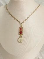 Collar escapulario rojo medalla blanca