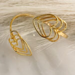 Pulsera 6 corazones dorados