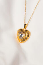 Collar corazón de león
